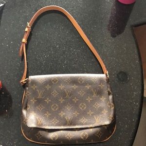 Louis vuitton handbag. 100% authentic guaranteed